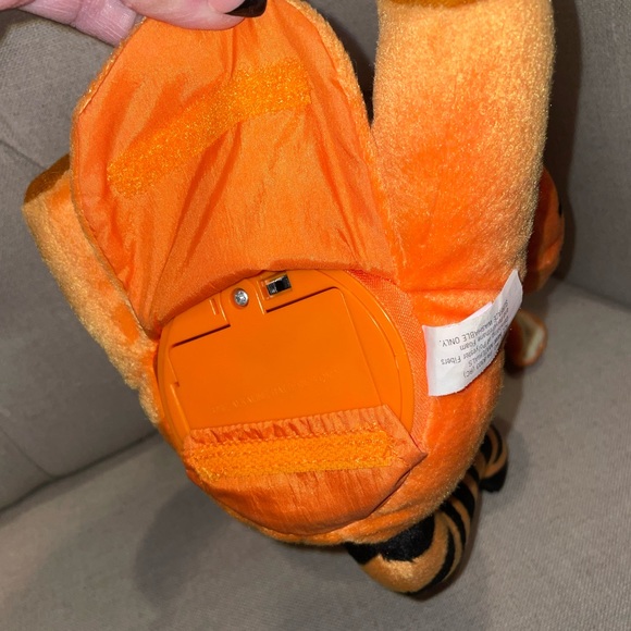 Disney Tigger Talking Plush Chat Pal 11" Animated Winnie the Pooh Mattel 1999 - Picture 5 of 7